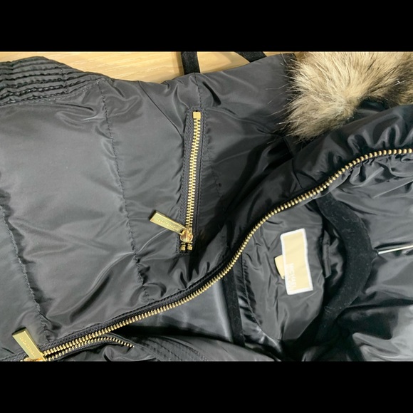 NWOT Michael Kors black and gold fur hooded vest - Picture 7 of 8